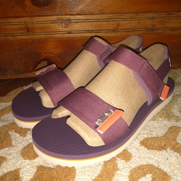~~COLUMBIA🧡VIA Sandals~~ - Picture 4 of 13
